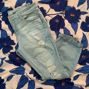 Ripped Boyfriend Jeans 🌻